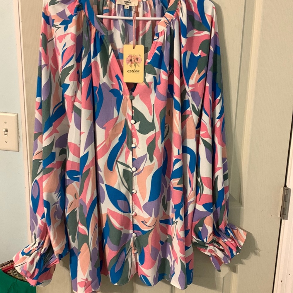 Entro blouse very elegant 1x but fits like a 3x or even 4x too big for me